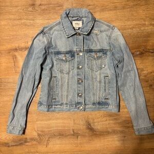 Forever 21 LA Light Wash Distressed Denim Trucker Jacket Size Medium